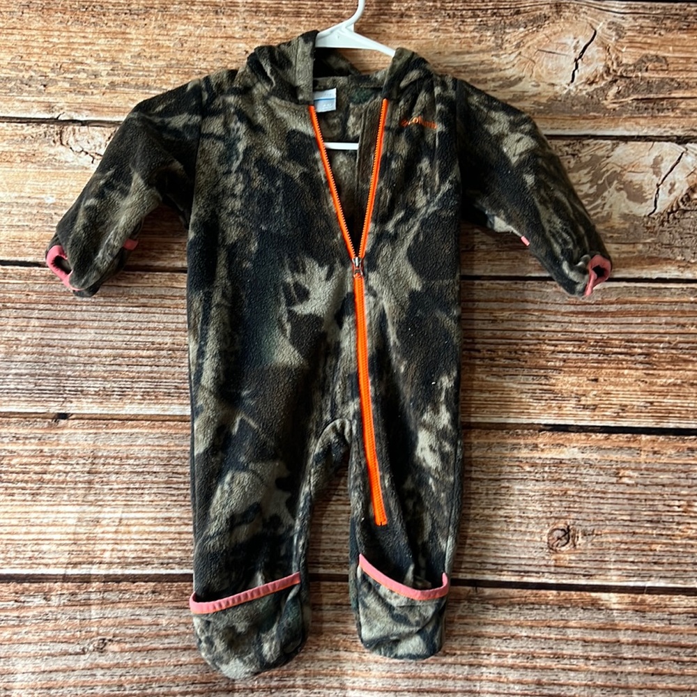 Columbia• Camo 6-12 Fleece Outfit